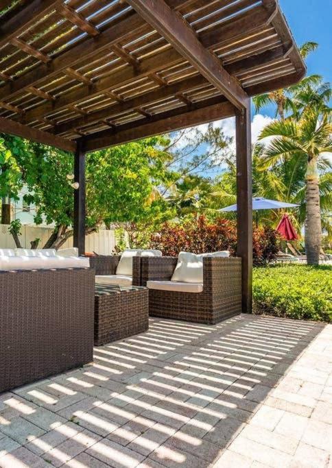 Beach Living At Island Pine Villas Τζώρτζταουν Εξωτερικό φωτογραφία