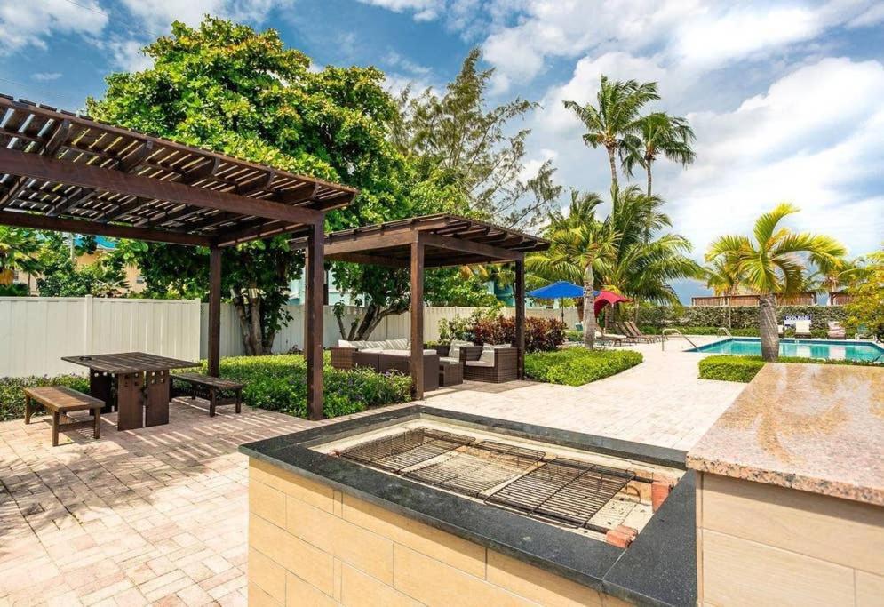 Beach Living At Island Pine Villas Τζώρτζταουν Εξωτερικό φωτογραφία