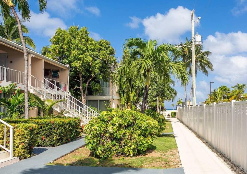 Beach Living At Island Pine Villas Τζώρτζταουν Εξωτερικό φωτογραφία